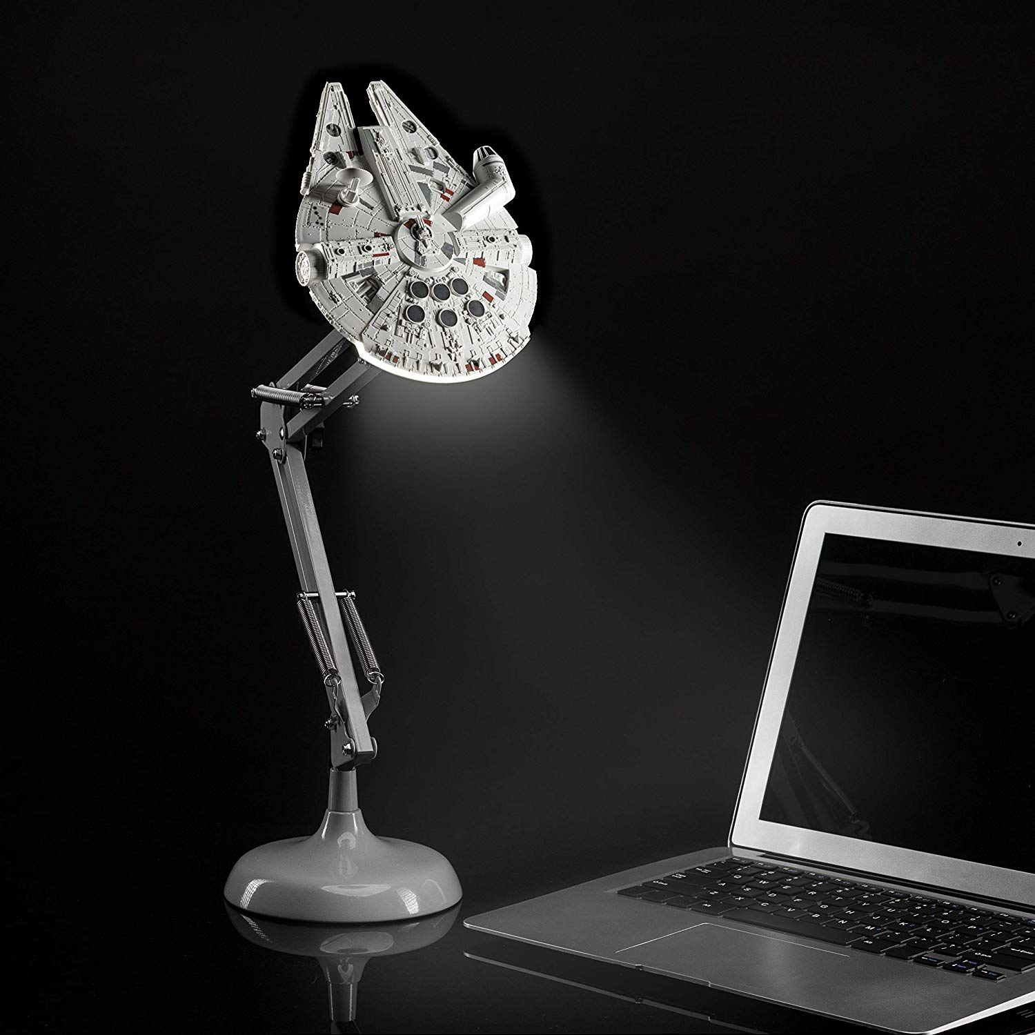 Star Wars - Millennium Falcon Posable Desk Light (PP5056SW)