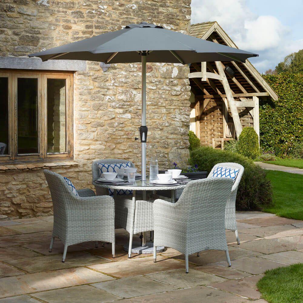 2021 Bramblecrest Tetbury 4-Seat Round Garden Dining Table Set With Parasol - Cloud