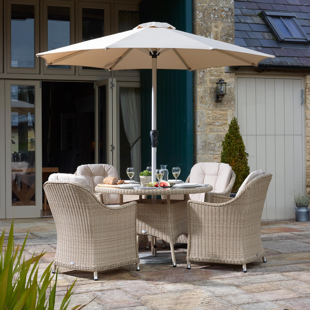 2021 Bramblecrest Monterey 4 Seat Garden Dining Set With Round Table & Parasol - Sandstone