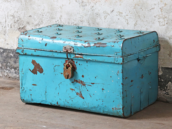 Turquoise Trunk Blue