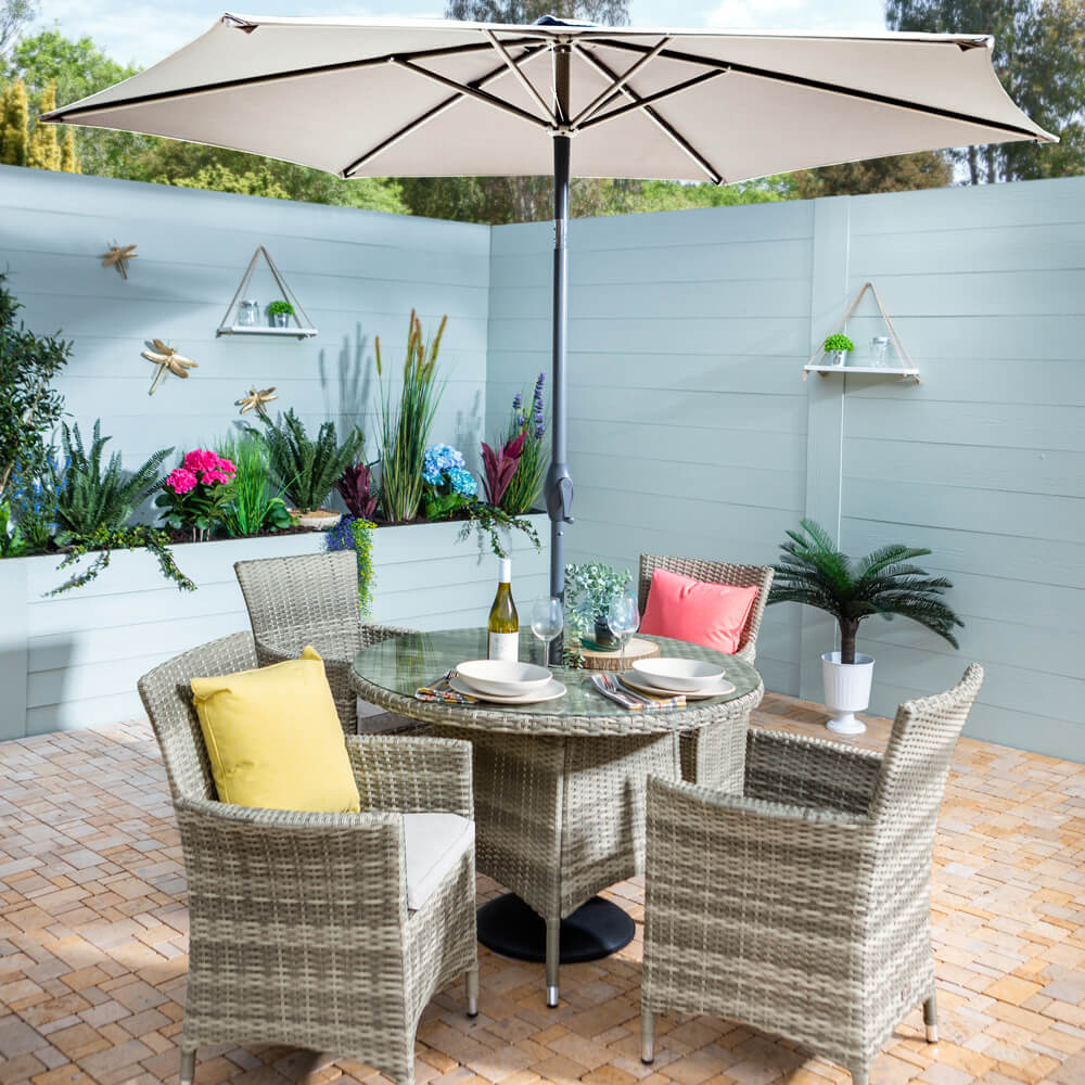 2021 Hartman Westbury 4-Seat Garden Dining Set With Round Table & 2.5m Parasol - Beech/Dove
