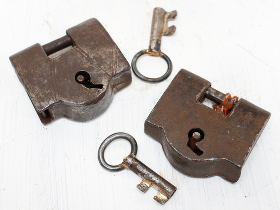 Old Iron padlock - Large