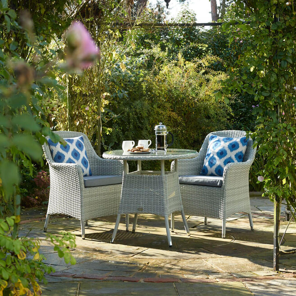 2021 Bramblecrest Tetbury Round Garden Bistro Table Set - Cloud